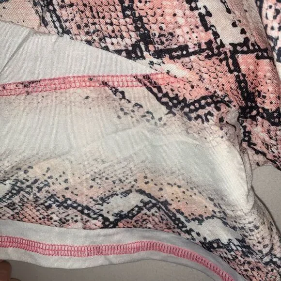 Super soft snake print top - Picture 4 of 5